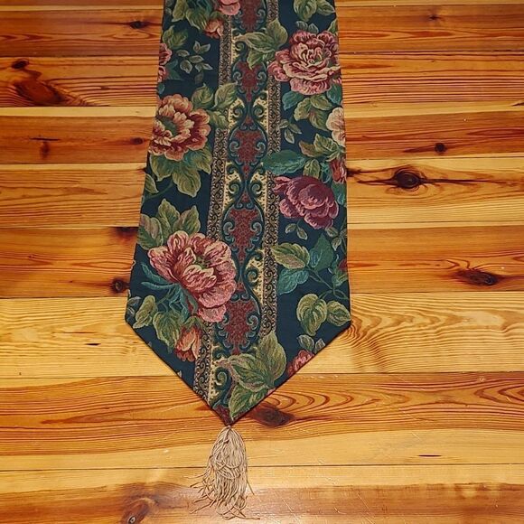 Floral Tapestry Table Runner with Tassels Vintage - Picture 3 of 7